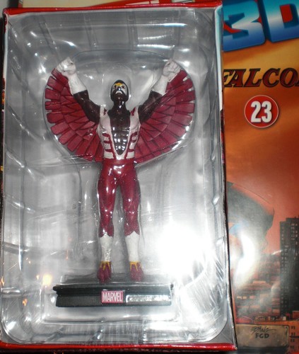 Falcon statuina marvel - falcon,